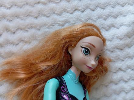 Barbie anna na korčuliach frozen, 