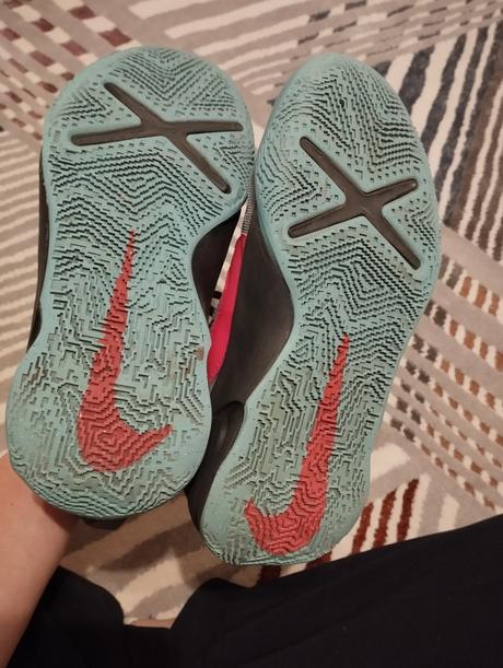 Basketbalové halovky, nike,37