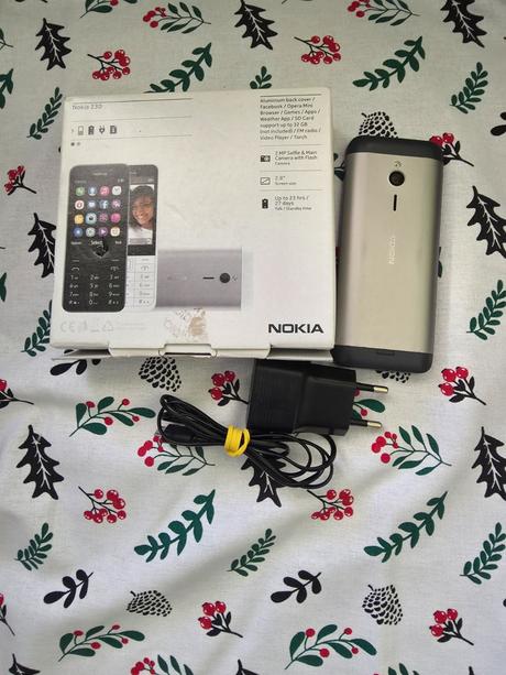 Nokia 230 volna v dobrom stave komplet, nokia
