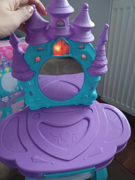 Kozmetický stolík, 