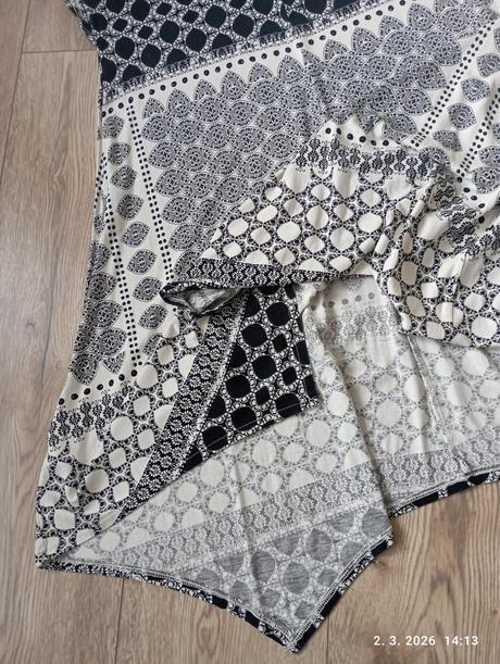 Šaty s hlbokým výstrihom (už s poštovným), lindex,s