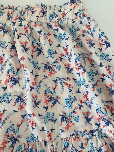 Kvietkovā  sukňa, s