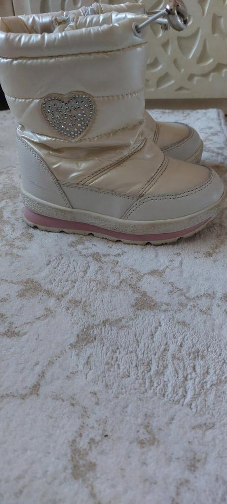 Krásne perletove zimné snehulky, 26