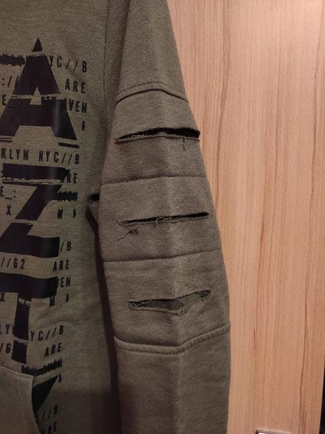 Mikina, chapter young,s