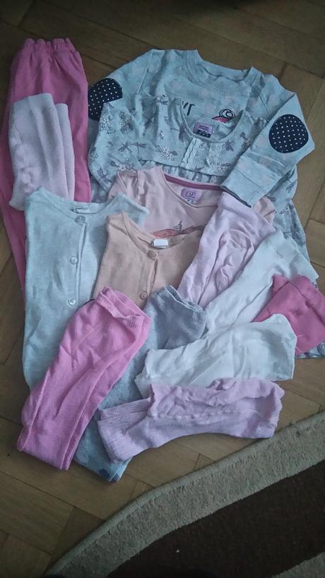 Menší balík oblečenia, 68–80