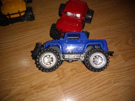 Autíčka na zotrvačnik,