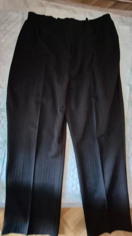 Pruhovane čierne tesilove nohavice50/52, reserved,52