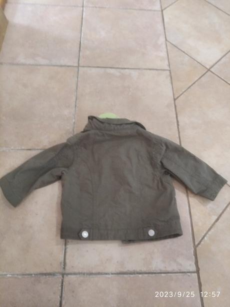 Krasna chlapčenská bundicka, benetton,68