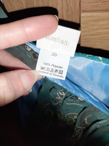 Zánovné slávnostné šaty vyrobené vsr,pošta zdarma, 36