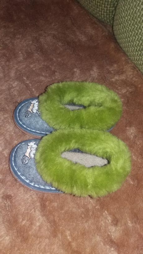 Papucky s kozusinkou, 20