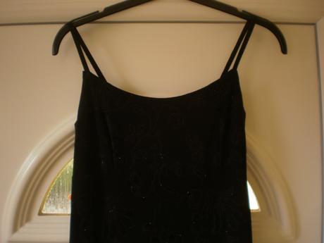 Šaty spoločenské čierne veľkosť s asymetrické, s