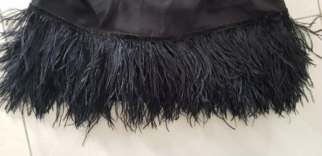 Luxusné šaty s pravým perím, xs