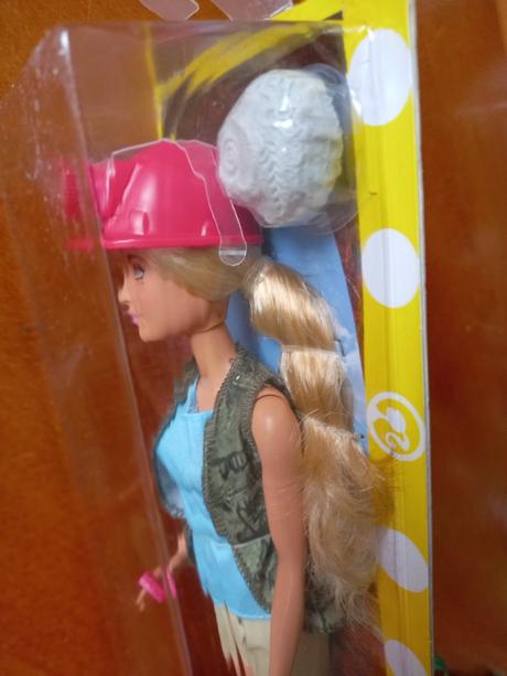Barbie paleontologička z roku 2017, 