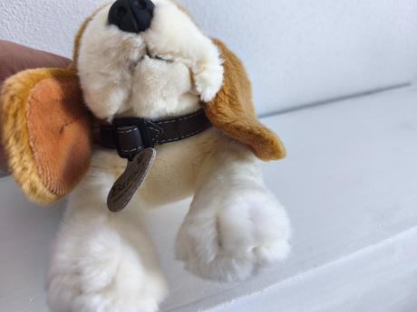 Pes s obojkom 28 cm, 