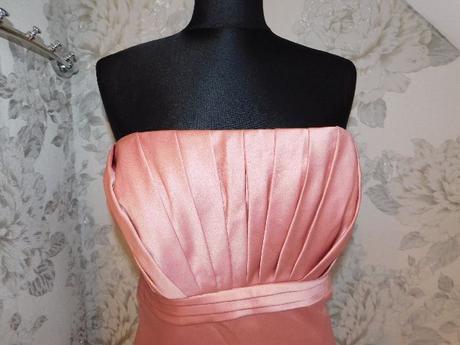 Spolocenske korzetovou saty, 46