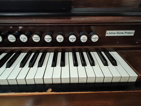 Historické nožné harmonium, 