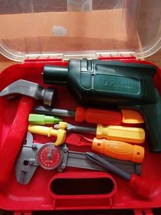 Mam na predaj náradie,