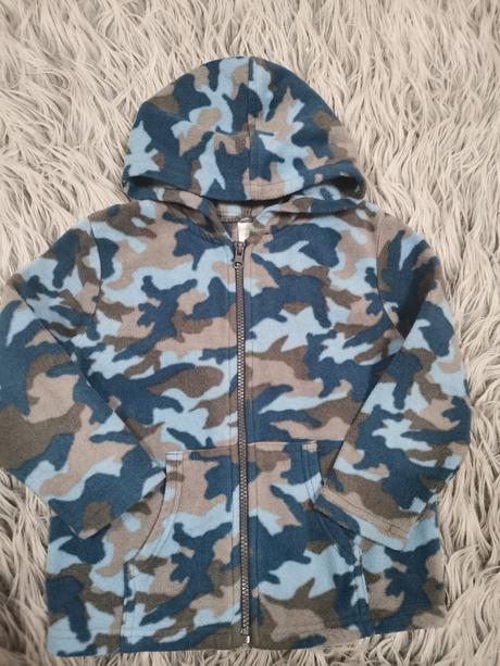 Maskáčova mikina, 104