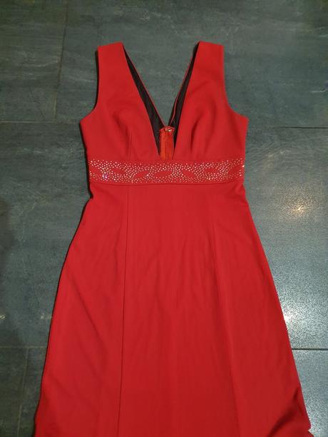 Spoločenské šaty s kamienkami, s