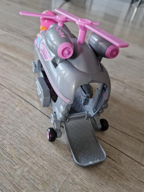 Vrtuľník ,,tlapková patrola,,, 