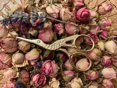 Vintage nožnice jemne zlaté - 12 cm,