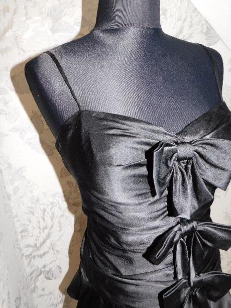 Pekne hodvabne volanikove saty na slavnost, 38