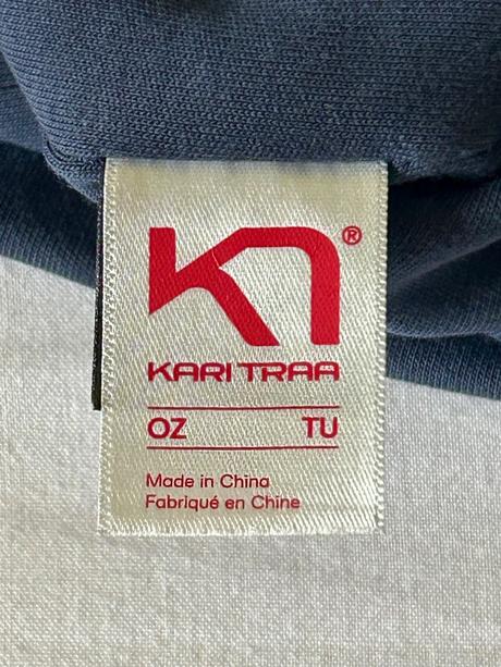 Tmavomodrá bavlnená čiapka zn.kari traa,