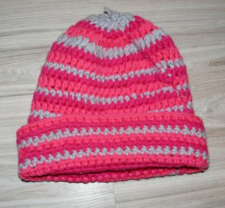 Cyklámenová ciapka na zimu-uni,