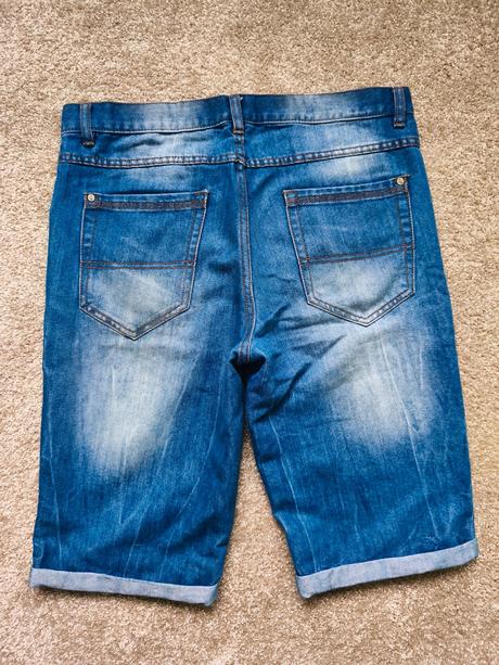 Kraťasy, chapter young,176