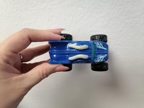 2 autíčka monster jam, 