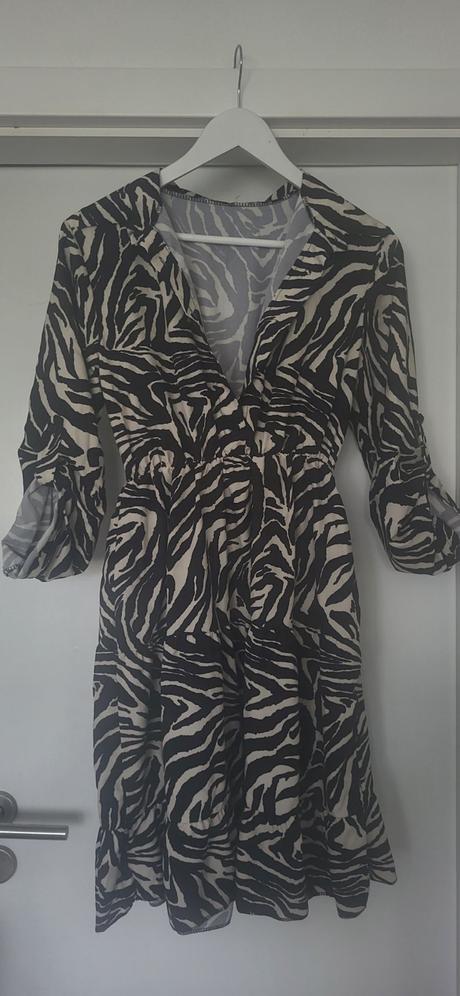 Dámske vzorované šaty, 