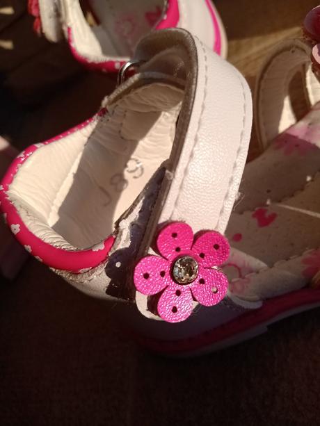 Kvetinkove sandaločky s postovnym, 19