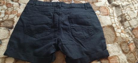 Čierne ryfľové kraťasy, 38