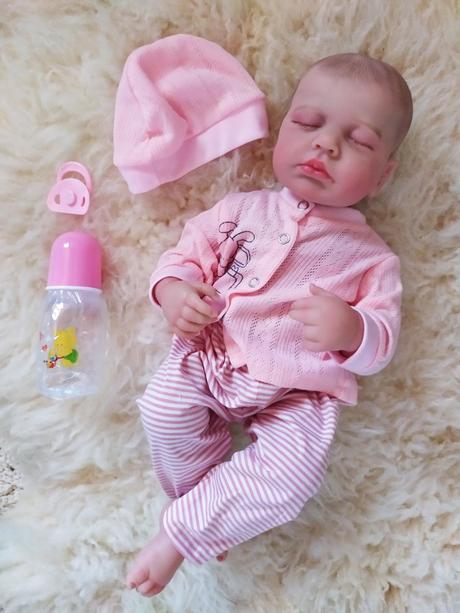 Realistická bábika,