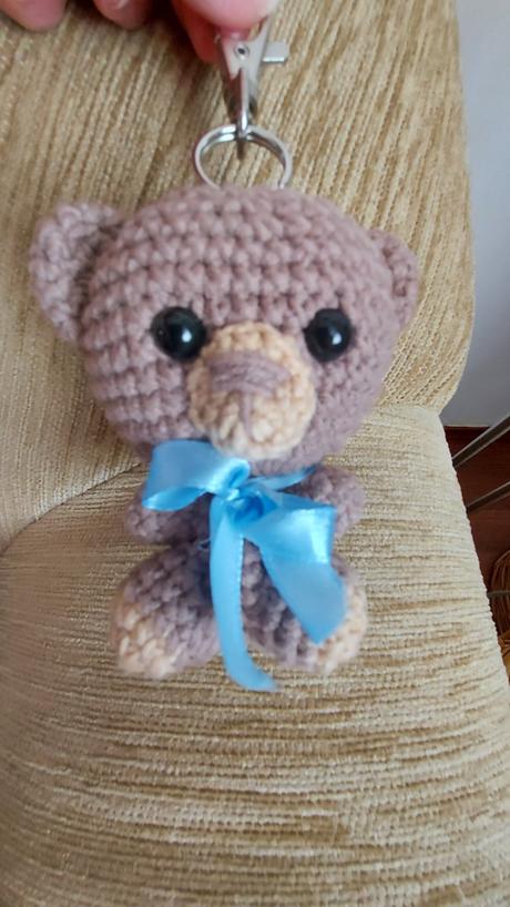 Háčkovaný medvedík,