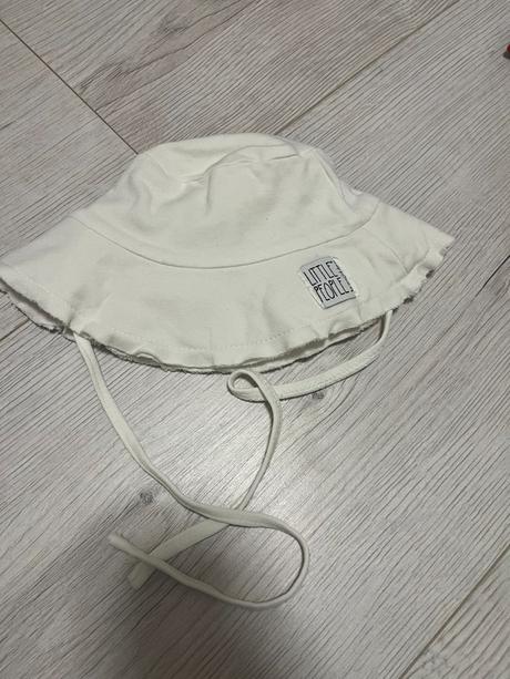 Letný biely klobúčik, <50