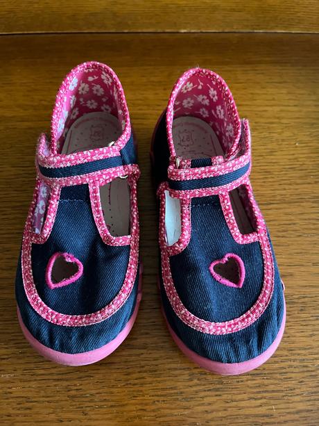 Riflovinové papučky s výrezom srdiečkom, ren but,27