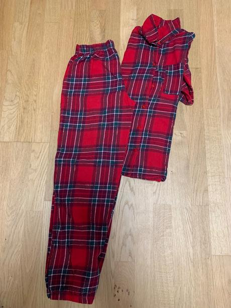 Pyzamo, reserved,158