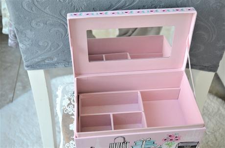 Šperkovnica so zrkadlom, 