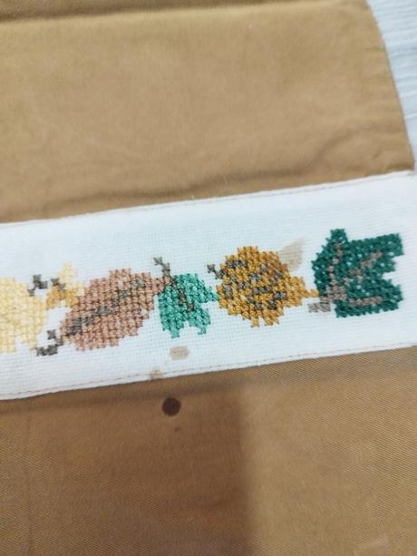 Rucne sita a vysivana starsia pevna taska, 