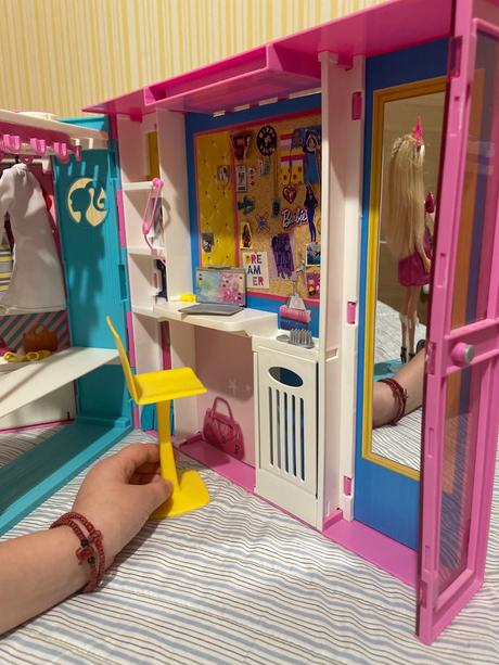 Barbie domček- šatník, 