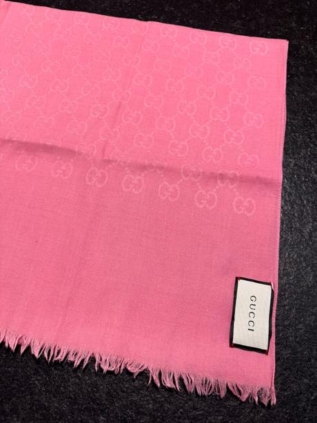 Gucci - ružový šál, 
