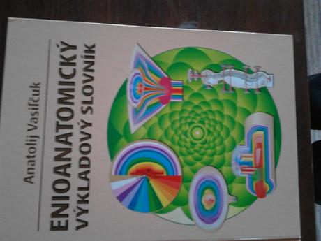 Zdravotnícky výkladový slovní vyše 800 strán,