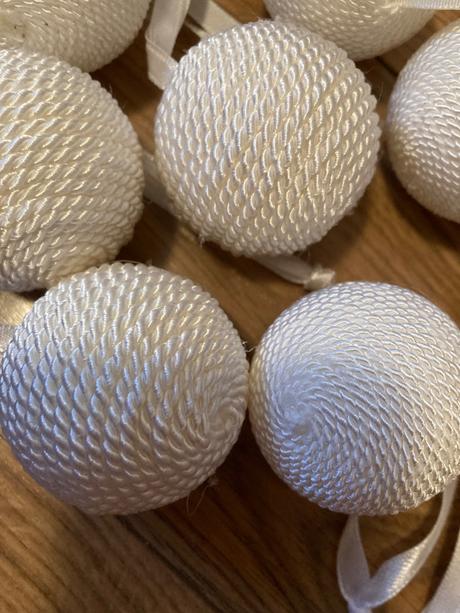 Biele vianočné gule 15ks,