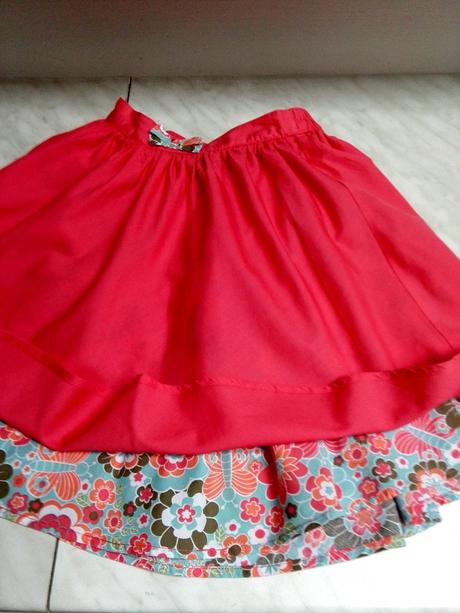 Sukienka broskynová, kvetovaná podšitá vel. 134,, 134