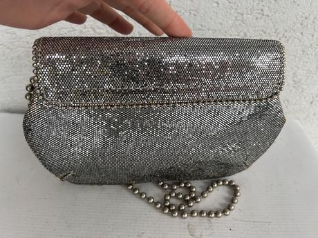 Mango trblietava prekrasna vecerna silvestrovska, mango