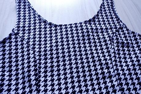 Peekaboo čierno-biele vzorované šaty + crop top, 38 - xl