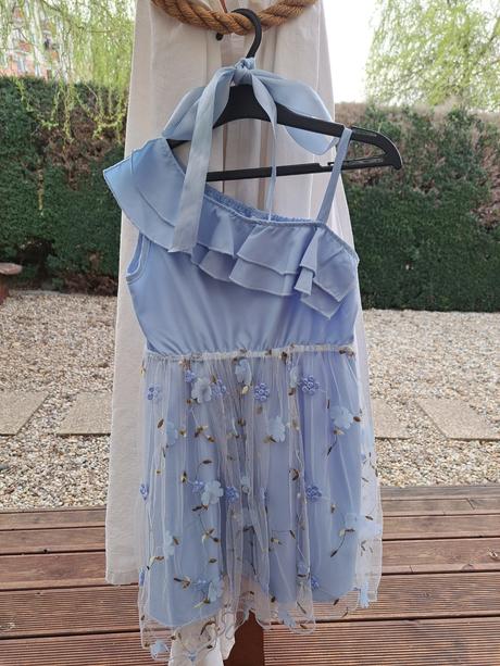 Šaty na oslavu, 128