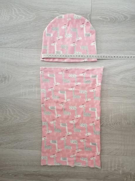 Čiapka a nákrčník, 80