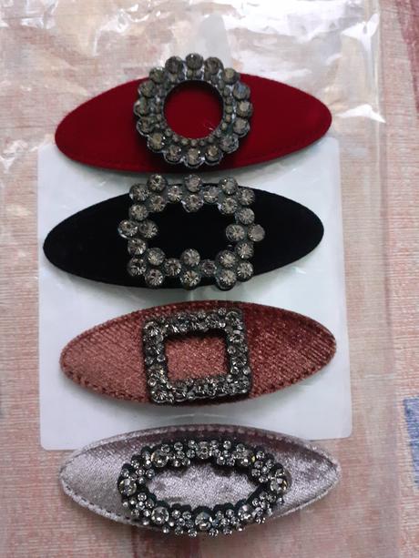Zamatové sponky s kamienkami ( pukačky), 